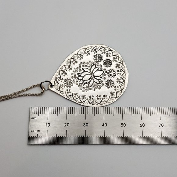 30 Inch 925 Sterling Silver Beautiful Carved Floral Large Pendant Necklace - Picture 6 of 7